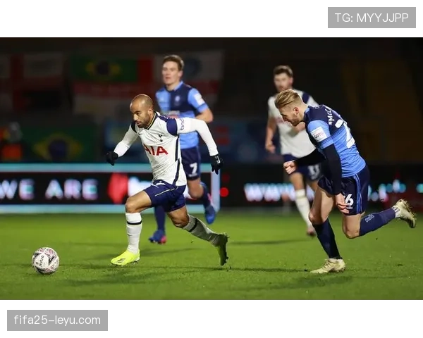 英超防守体系的战术革新:如何重塑球队竞争力与赛场表现 英超防守体系的战术革新:如何重塑球队竞争力与赛场表现