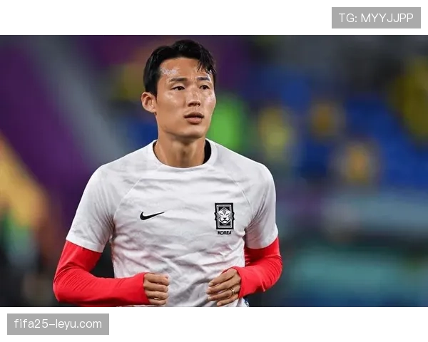 孙准浩冬天穿羽绒服比球迷还夸张，室内还带帽子啊这是？