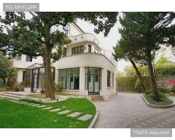 鲍春来退役后住进上海老洋房，每天打游戏到凌晨三点？